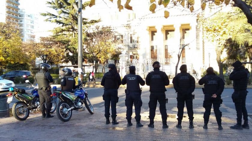 La Plata: extrema tensión con manteros a metros de la Gobernación