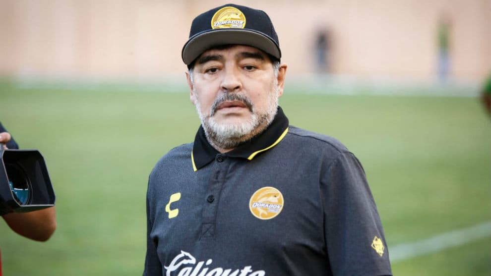 En un centro médico y a días de operarse: Diego Maradona reapareció en público después de un mes