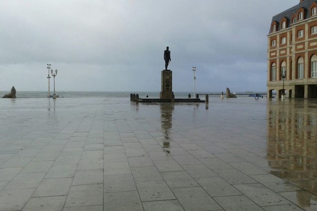 Miércoles ventoso y actividades suspendidas en varias ciudades costeras por alerta meteorológica