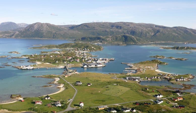 El increíble caso de Sommarøy, la isla del Ártico que quiere abolir el tiempo