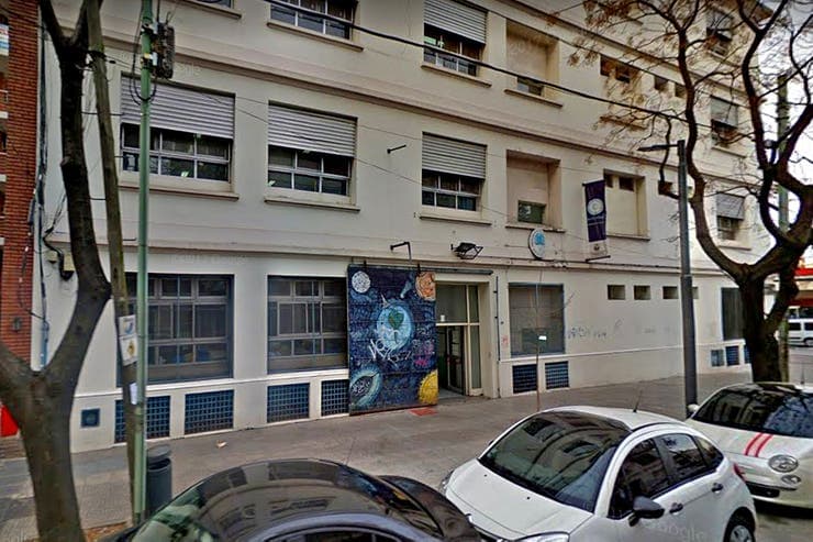Apartaron a un preceptor luego de que las alumnas de una escuela de Flores lo denunciaran por acoso