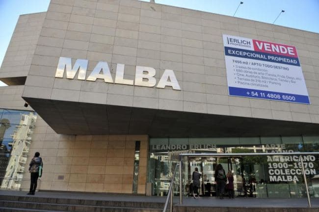 El Malba “en venta”: el back de la polémica muestra de Leandro Erlich