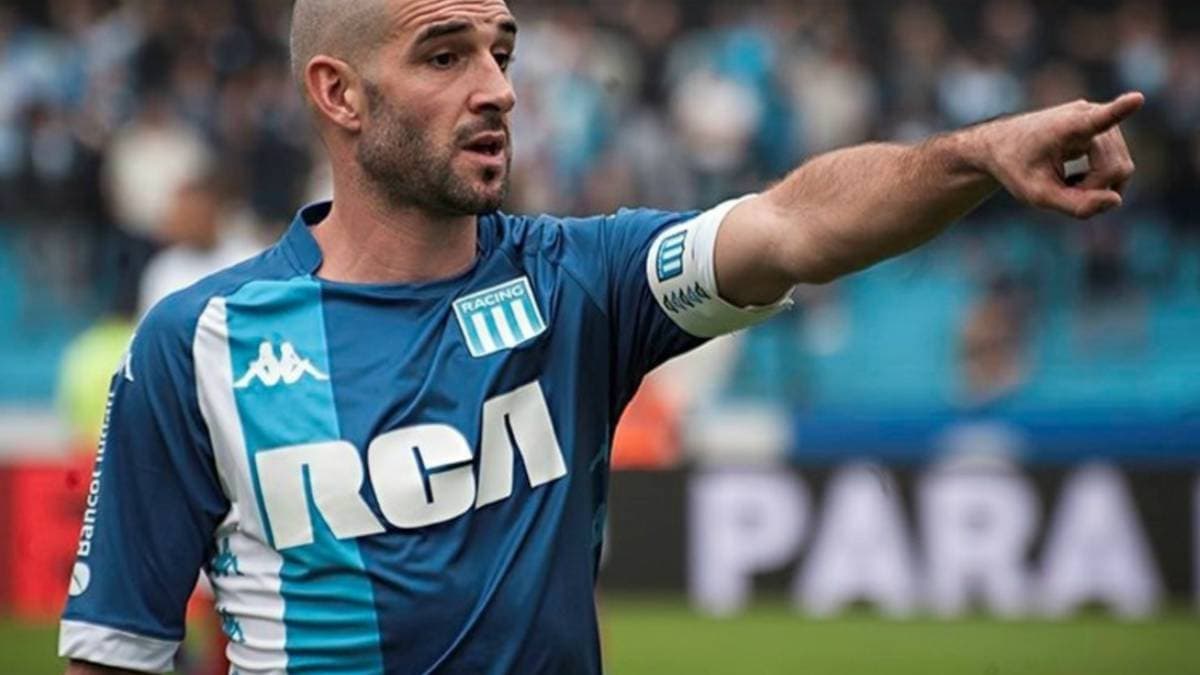 Lisandro López tuvo que abandonar la pretemporada de Racing por una urgencia familiar