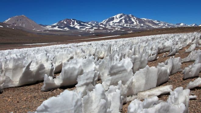 Qué son los penitentes, las enigmáticas dagas de hielo que crecen en el desierto