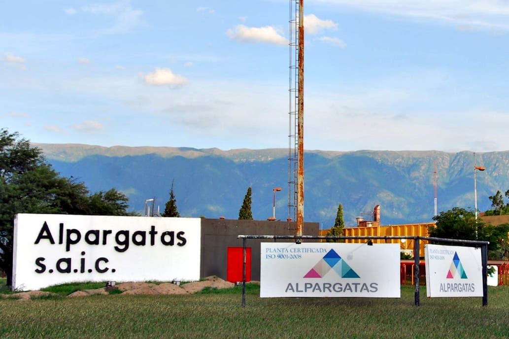 Alpargatas se desprendió de su negocio textil en la Argentina