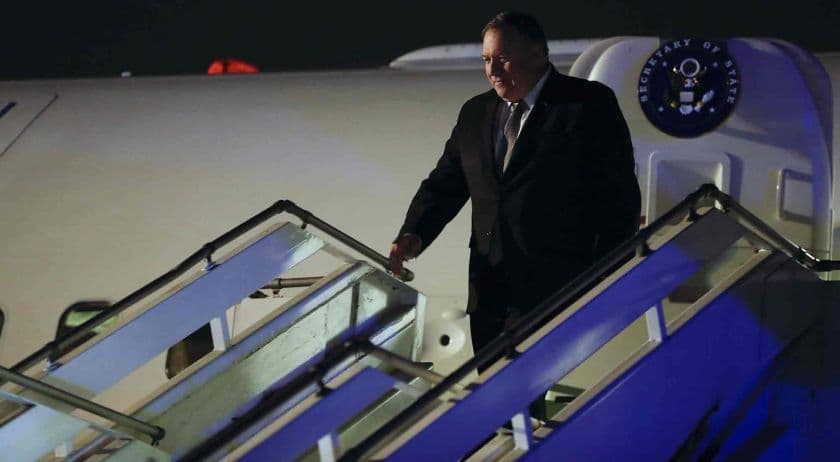El secretario de Estado de Trump homenajeó a las víctimas de la AMIA y se reúne con Macri