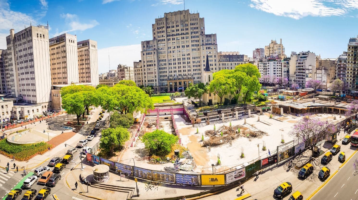 La plaza Houssay reabre con patio de comidas, salas de cine y más estacionamiento subterráneo