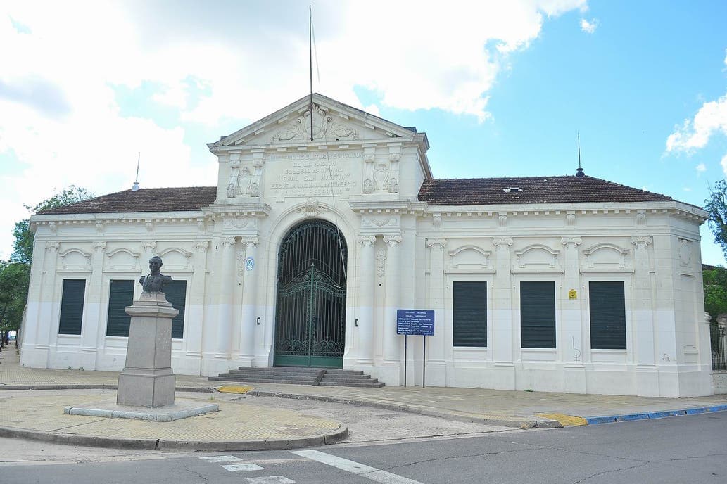 Declararon monumento histórico al edificio del ex Colegio Nacional de Corrientes