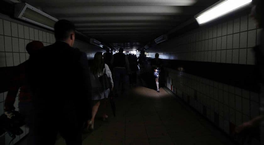 Londres y otras ciudades del Reino Unido estuvieron a oscuras por un apagón