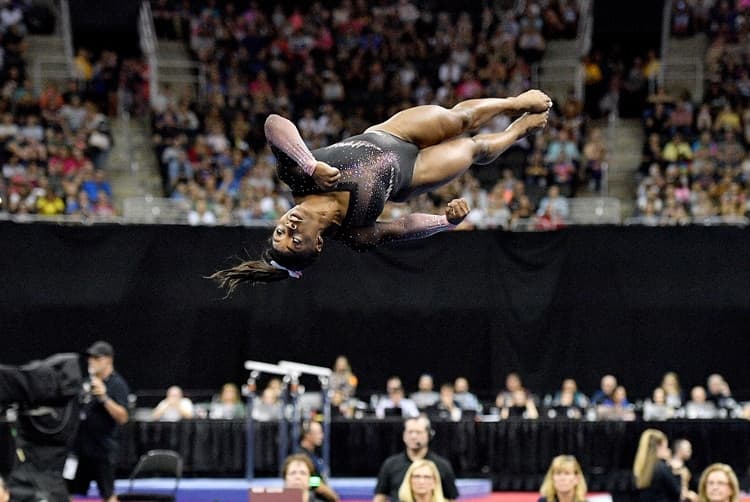 Simone Biles maravilló a todos con un salto imposible
