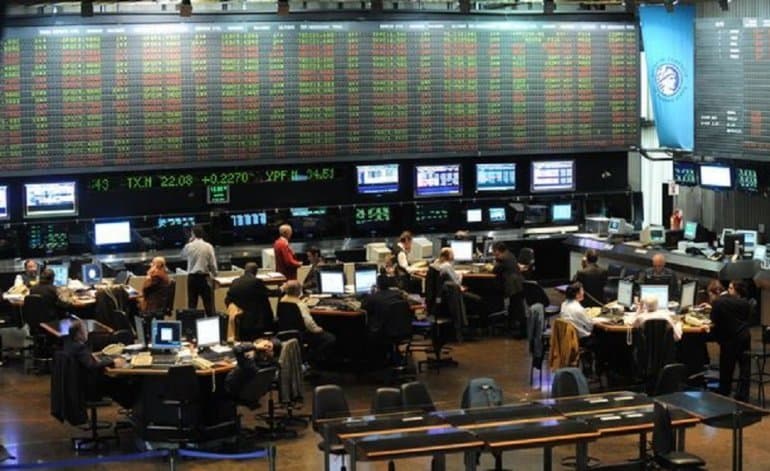 La Bolsa porteña recupera 8% después del histórico desplome del «lunes negro»