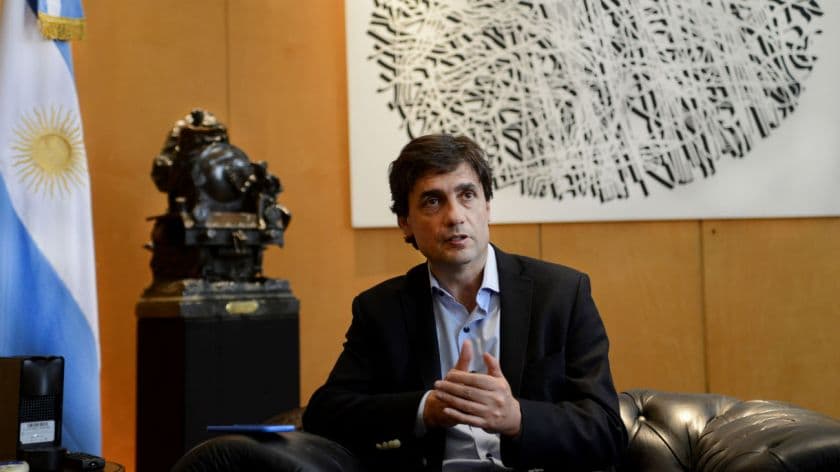 El Gobierno busca una solución no judicial para mantener el precio de las naftas