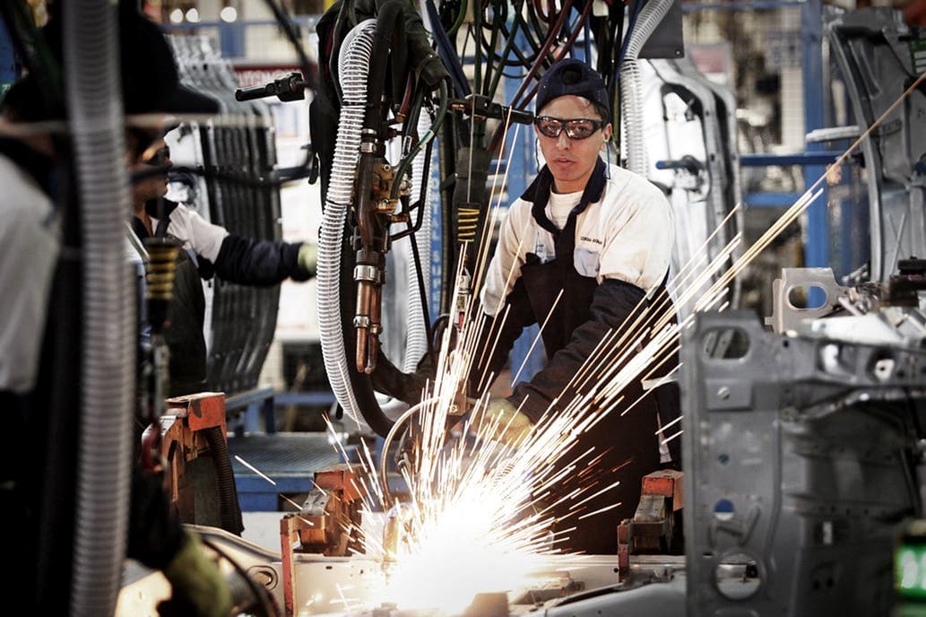 El Gobierno extendió por diez años el libre comercio automotriz con Brasil