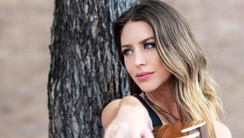 Así fueron las últimas horas de Kylie Rae Harris: la cantante de country que murió en un accidente automovilístico en Nuevo México