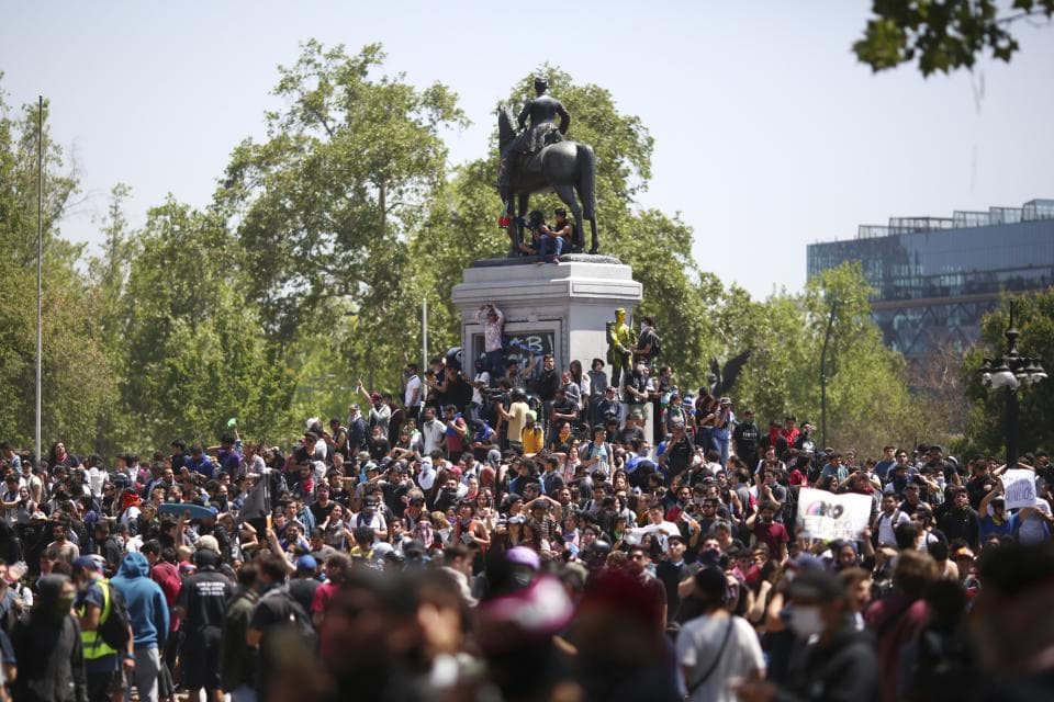 Chile: masiva protesta de los estudiantes y huelga general