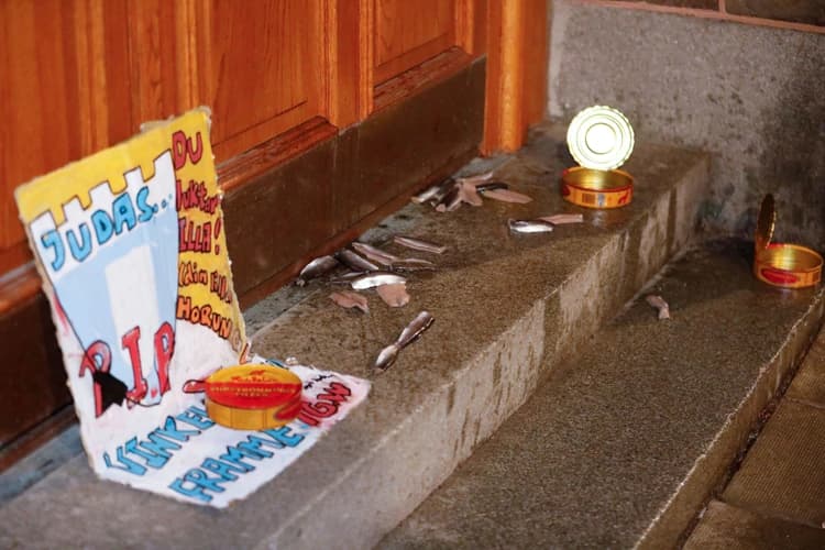 “Muere, gitano”: los hinchas del Malmo destrozaron la casa de Zlatan Ibrahimovic y quemaron su estatua