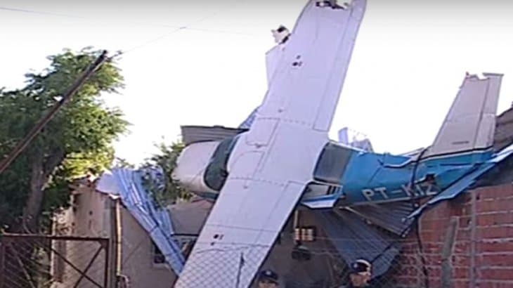 Una avioneta cayó sobre una casa en San Fernando: los pasajeros resultaron ilesos