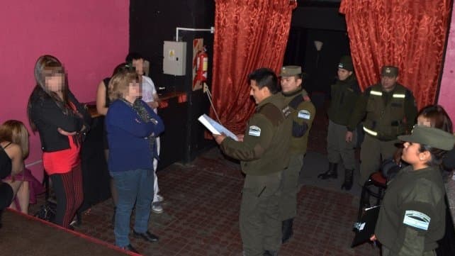 Trata de personas: rescatan a 27 mujeres en whiskerías de Catamarca
