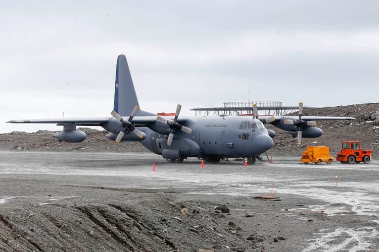 Chile: encontraron materiales en el Pasaje de Drake que podrían pertenecer al avión Hércules desaparecido