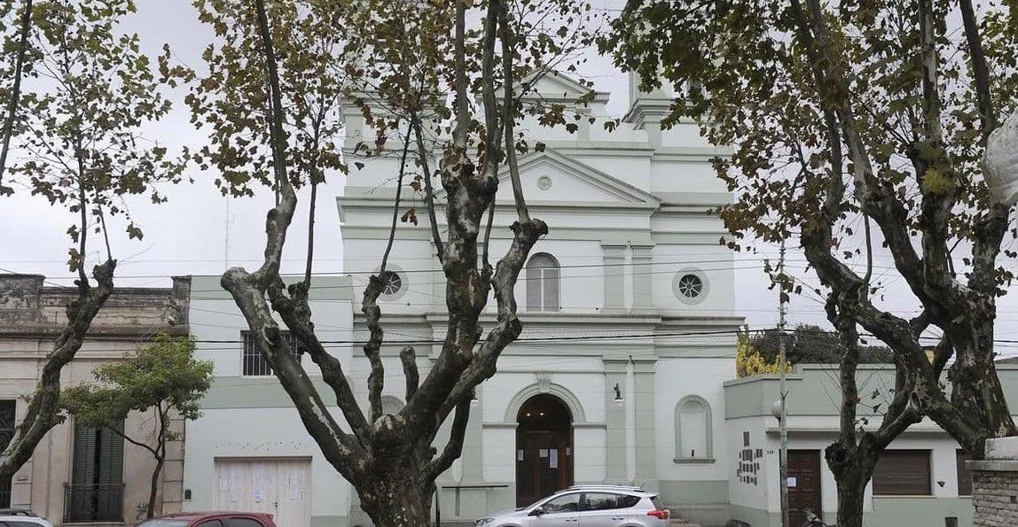 Una mujer denunció que quisieron violarla y asfixiarla dentro de una iglesia