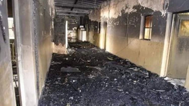 Se incendió una escuela en Pablo Nogués e investigan si fue intencional: los maestros deberán tomar los exámenes en la parroquia del barrio
