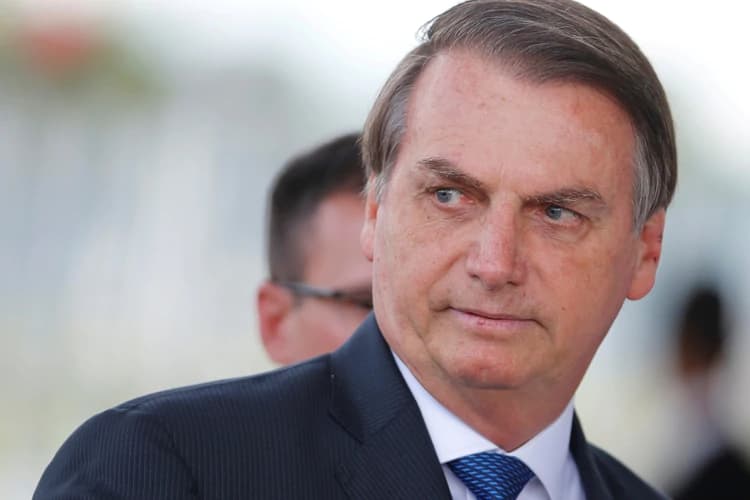 Jair Bolsonaro creó un programa de atención médica tras la salida de los galenos cubanos