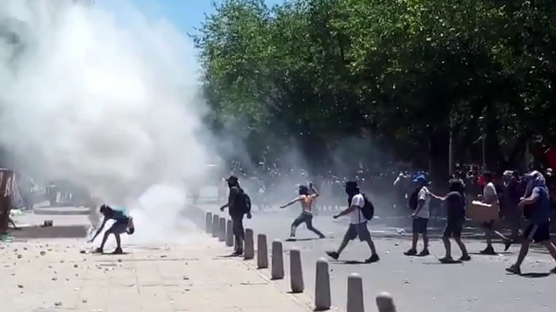 Incidentes y represión en la marcha contra la habilitación de la megaminería en Mendoza