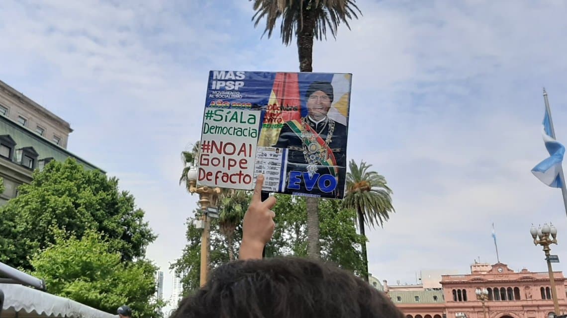 Evo Morales se sumó a la marcha de las Madres de Plaza de Mayo