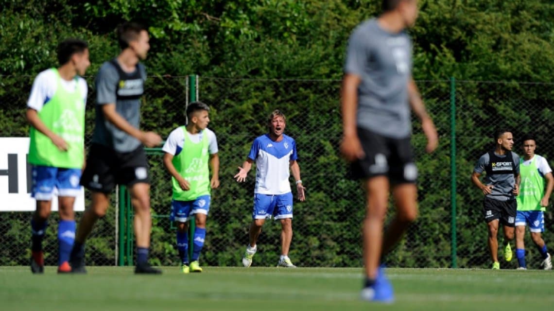 A lo Bielsa: la curiosa foto de Heinze en el primer amistoso de Vélez