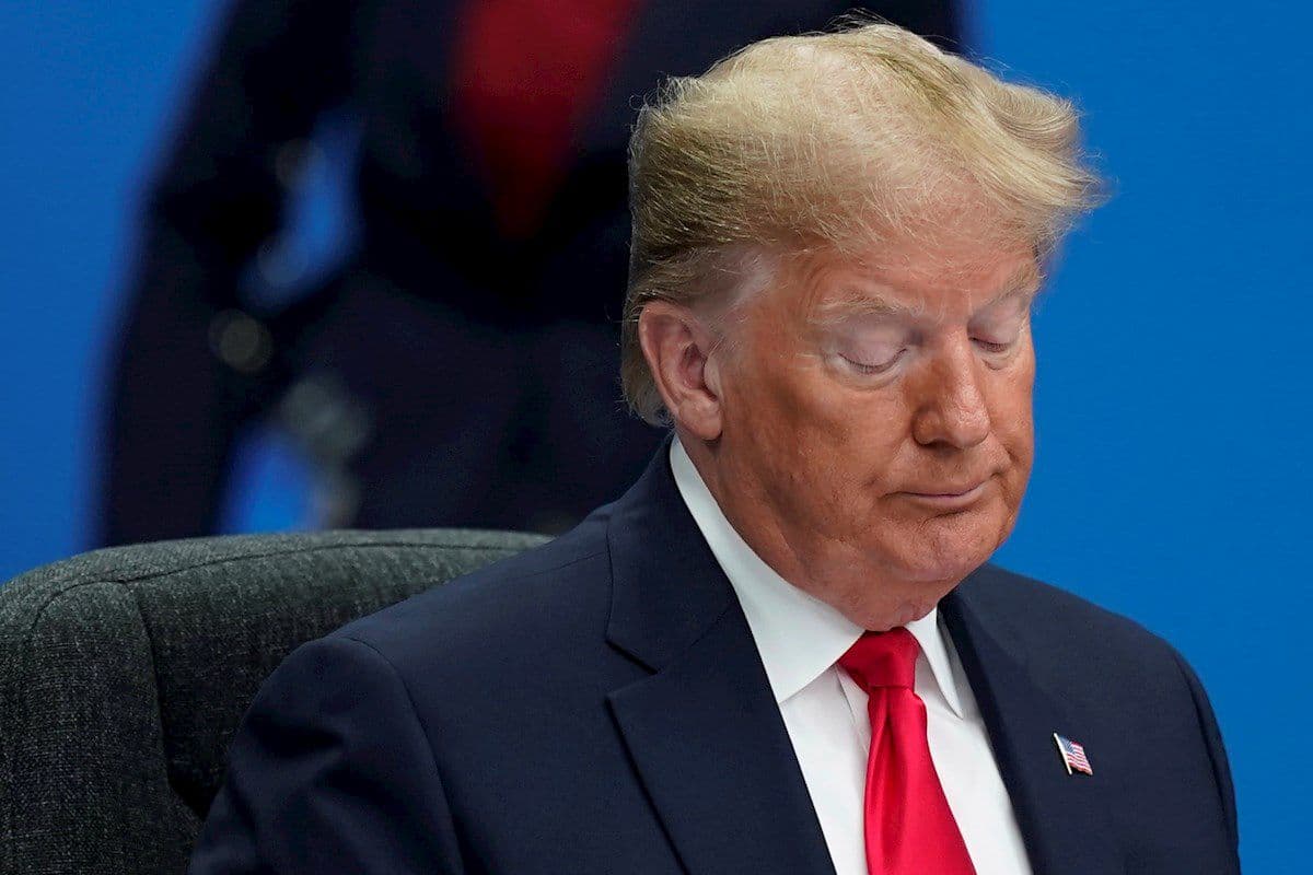 Media sanción para una resolución que limita el poder de acción militar de Trump