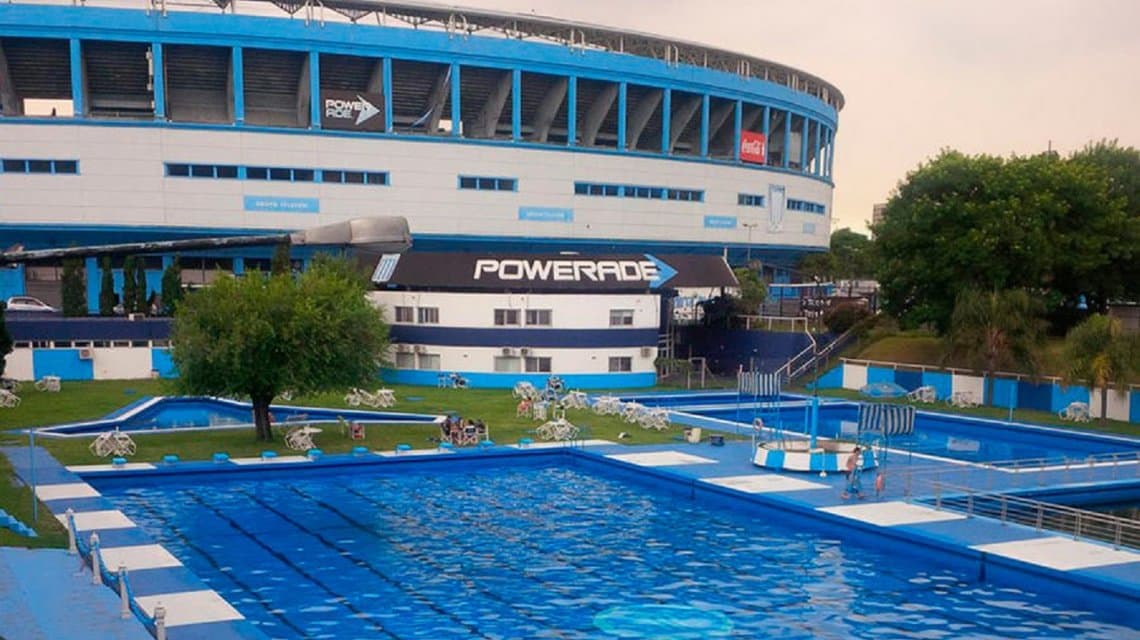 Racing: un joven se ahogó en la pileta y se encuentra internado en grave estado