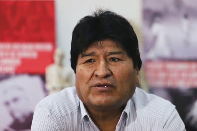 Las FFAA de Bolivia están «indignadas» por el plan de Morales de crear milicias armadas