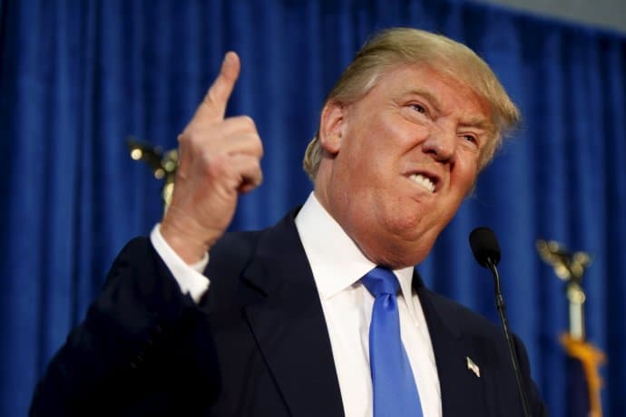 Abogados que investigaron a Clinton defenderán a Trump en juicio político