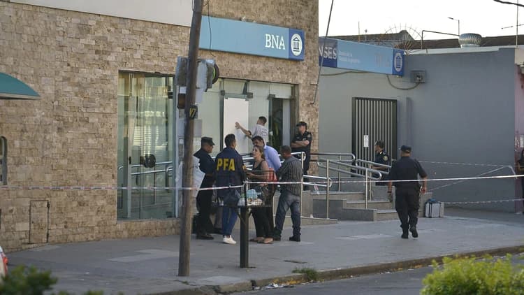 Tras el crimen del bancario en Isidro Casanova, el Central volvió a exigir a los bancos personal de seguridad en todas las sucursales