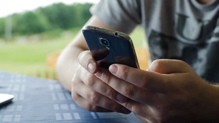 Desde febrero, los cubanos podrán tener hasta tres telefónos celulares