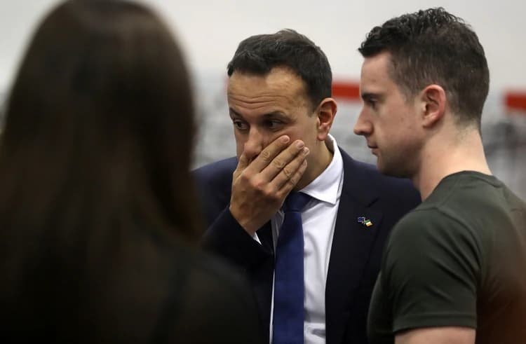 Tras la derrota electoral, renunció el primer ministro irlandés Leo Varadkar