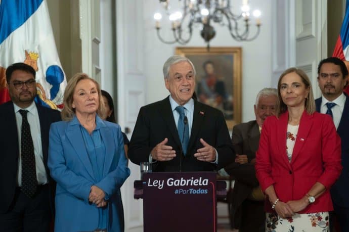 Femicidios: Piñera responsabiliza a las mujeres por sufrir abusos