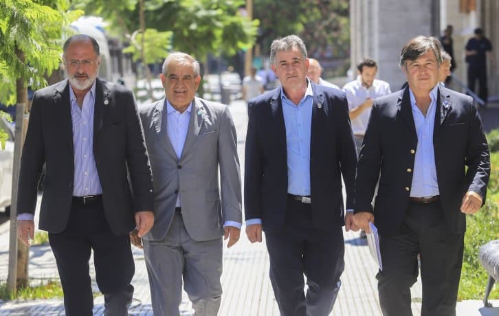 El Gobierno confirmó que subirá las retenciones a la soja al 33%