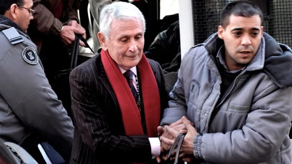 Rechazan otorgar la prisión domiciliaria por la pandemia al represor Etchecolatz