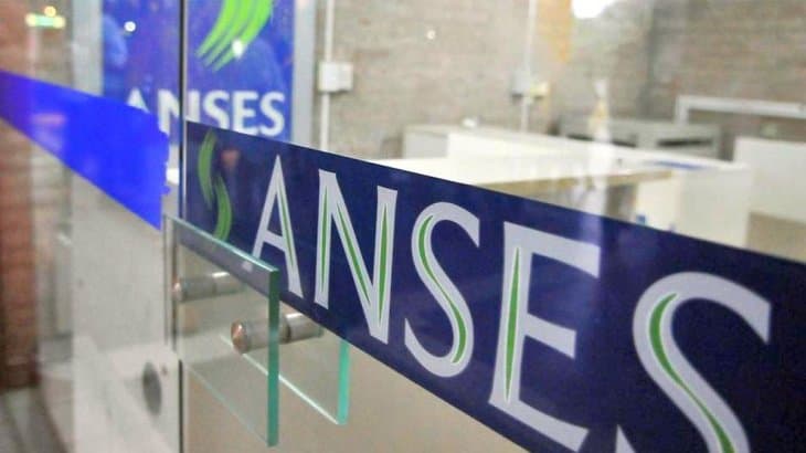 ANSES paga Ingreso Familiar de Emergencia: el 3 de abril comenzarán a cobrar los $10.000 beneficiarios de AUH y AUE