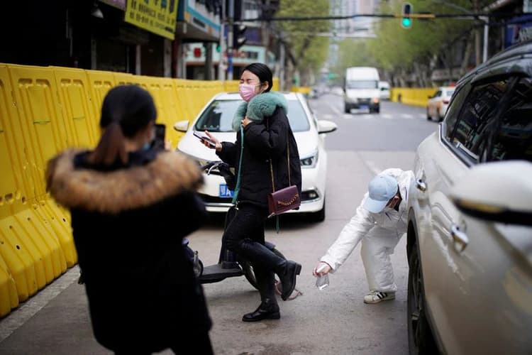 Wuhan vuelve a encender las alarmas: le pide a los residentes no salir pese al supuesto descenso de casos nuevos de coronavirus en China
