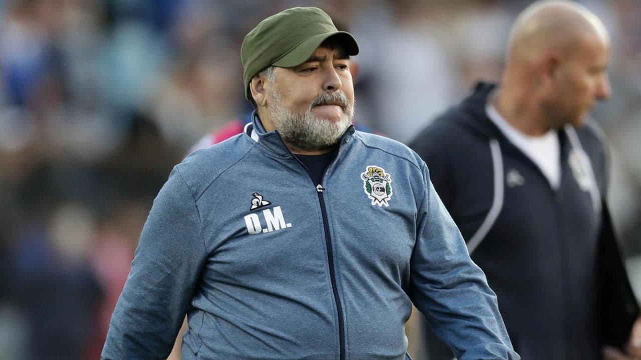 Diego Maradona ofreció rebajar su sueldo a causa de la suspensión del fútbol