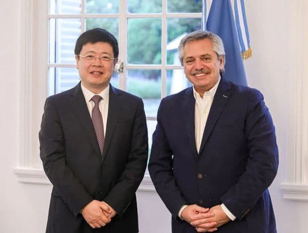 Llegó al país un avión con insumos médicos proveniente de China