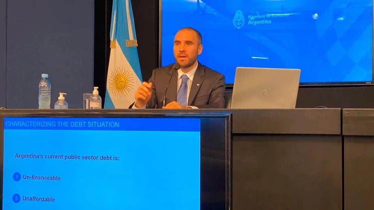 La Argentina pidió postergar por un año el pago de USD 2.100 millones al Club de París que vencen en mayo