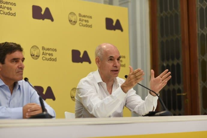 Ciudad implementa permiso de circulación para mayores de 70 años