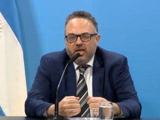 El Gobierno pagará la mitad de los salarios de los trabajadores privados: será depositado por la Anses
