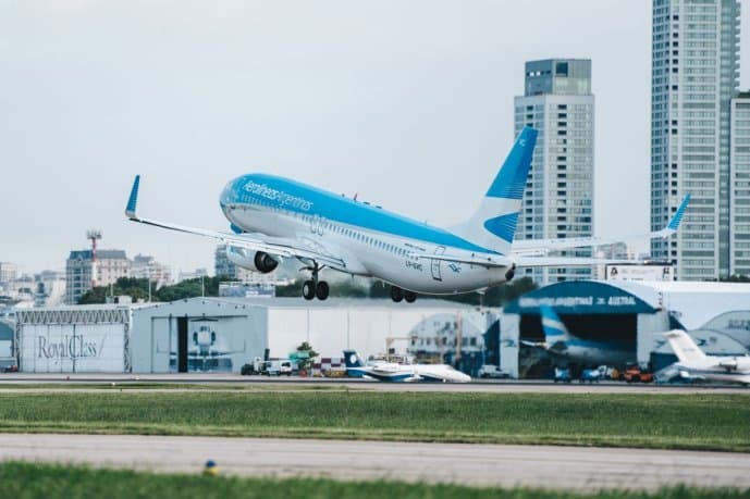 Aerolíneas Argentinas anunció nuevos vuelos especiales para repatriados en Lima, Cancún, Punta Cana y Madrid
