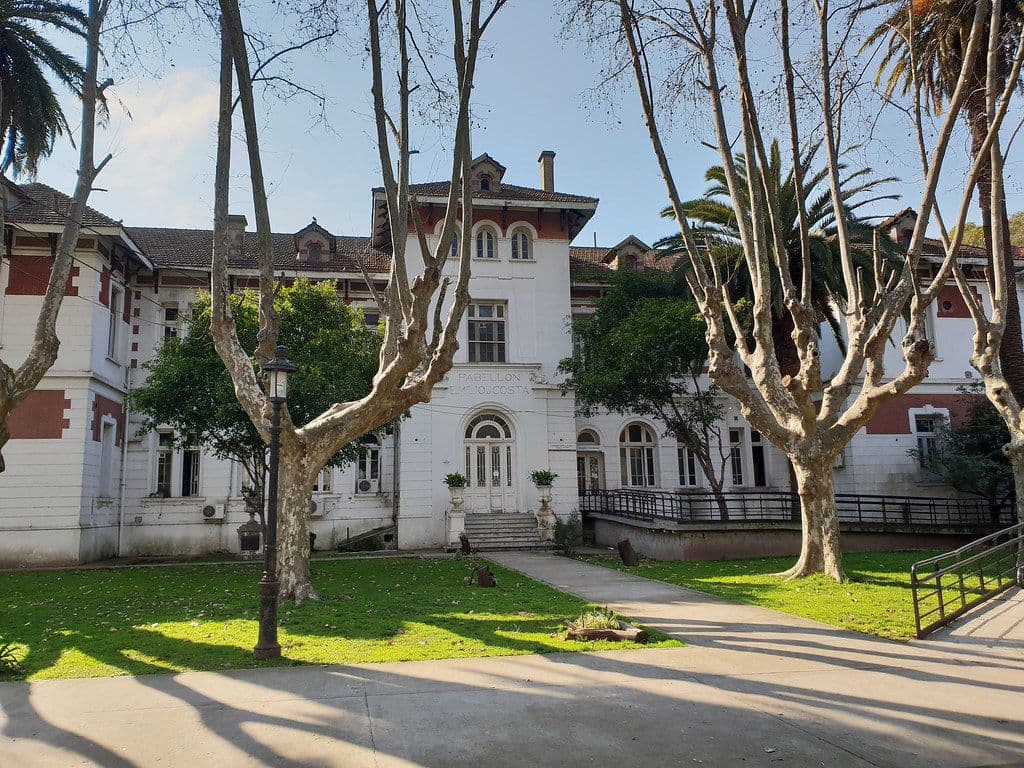 Tres médicos se contagiaron durante una capacitación en el hospital Roffo