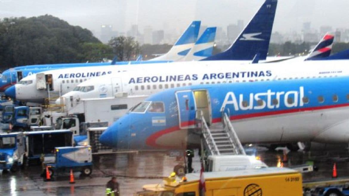 Aerolíneas Argentinas anunció la fusión con Austral