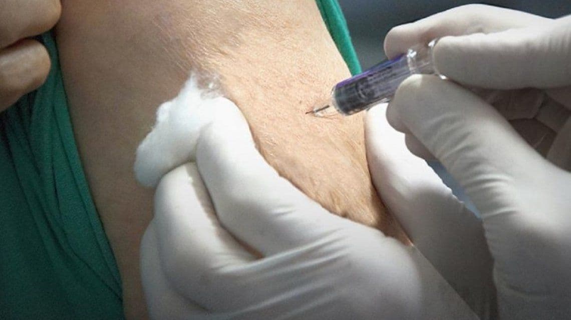 Comienzan a probar en humanos una posible vacuna contra el coronavirus
